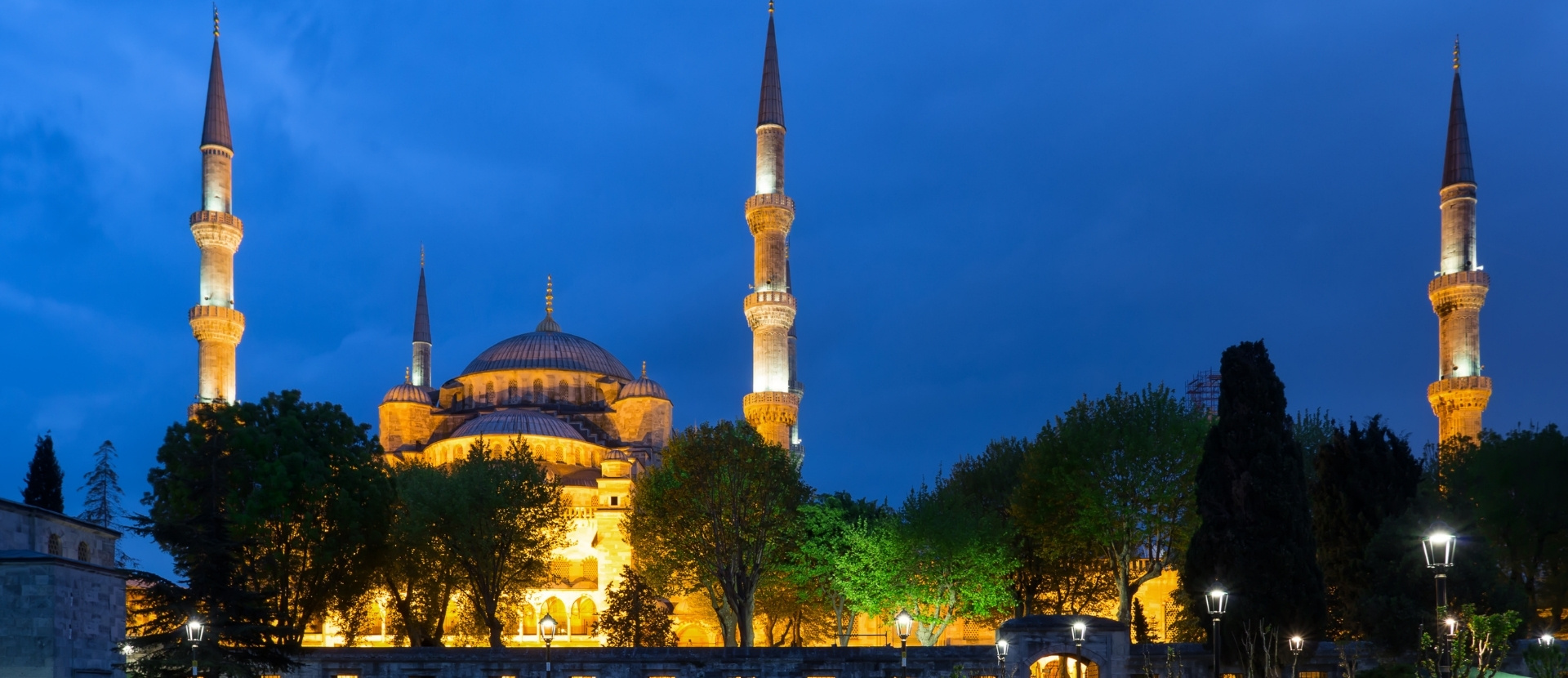 The 4 Core Principles of Respectful Attire at the Mosque - The Blue Mosque The 4 Core Principles of Respectful Attire at the Mosque - The Blue Mosque